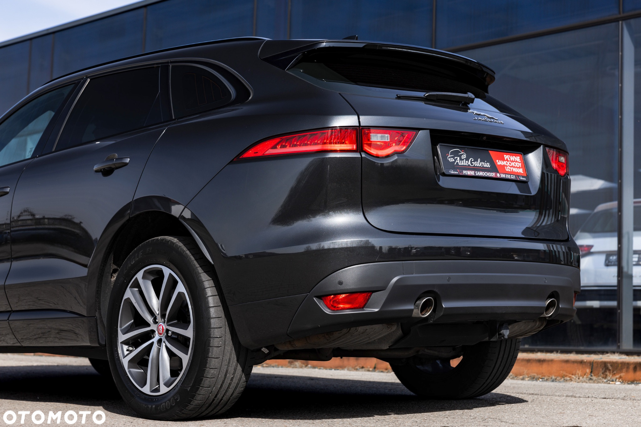 Jaguar F-Pace P250 AWD R-Dynamic SE - 17