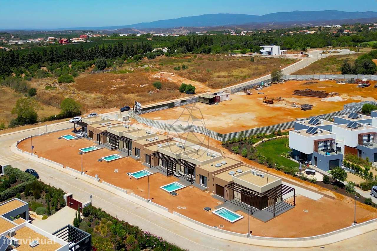 Moradia em banda com piscina em primeira fase de construção em Silves - Grande imagem: 1/12