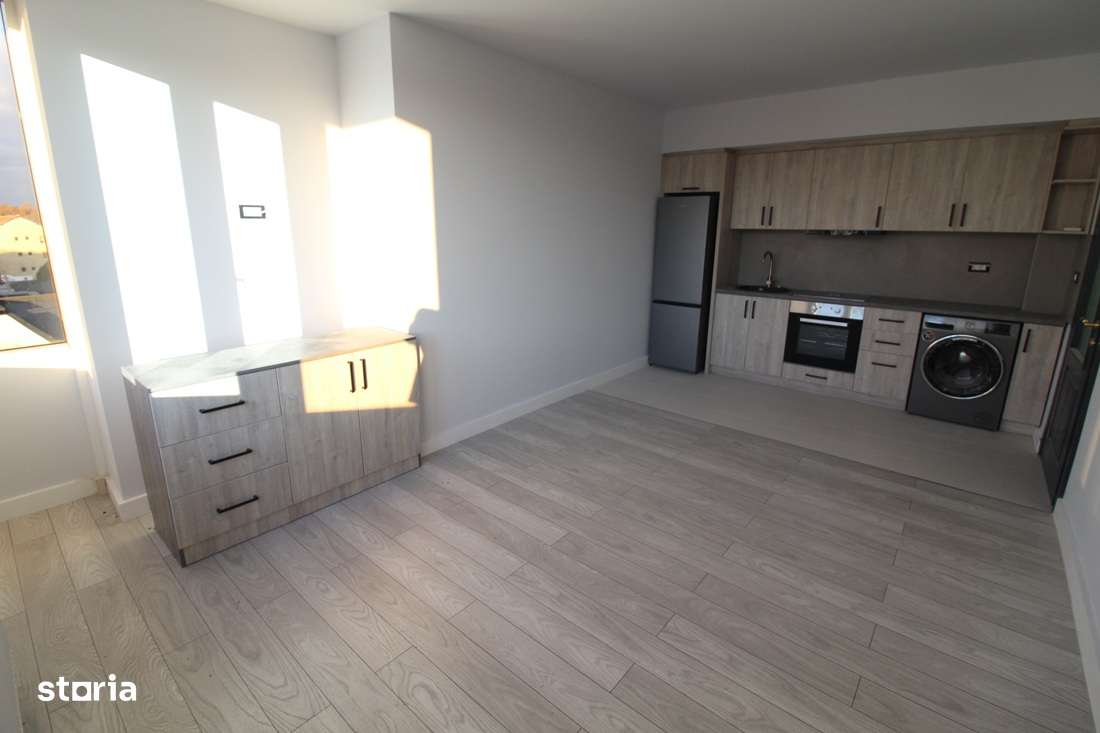 Vând imobil cu spații comerciale/apartamente D+P+3E în Hunedoara...-17