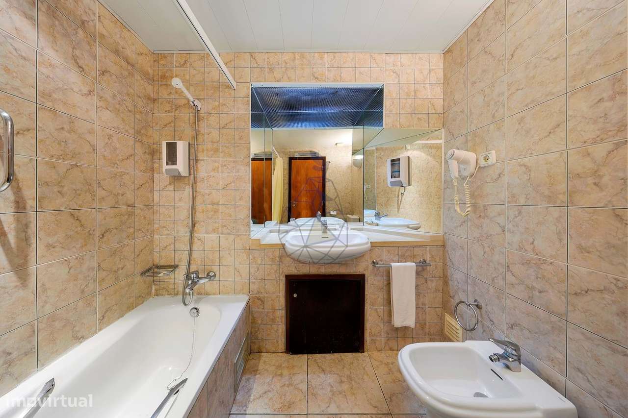 Apartamento com dois Quartos, Terraço e Garagem em Unidade Hoteleira - - Grande imagem: 5/41