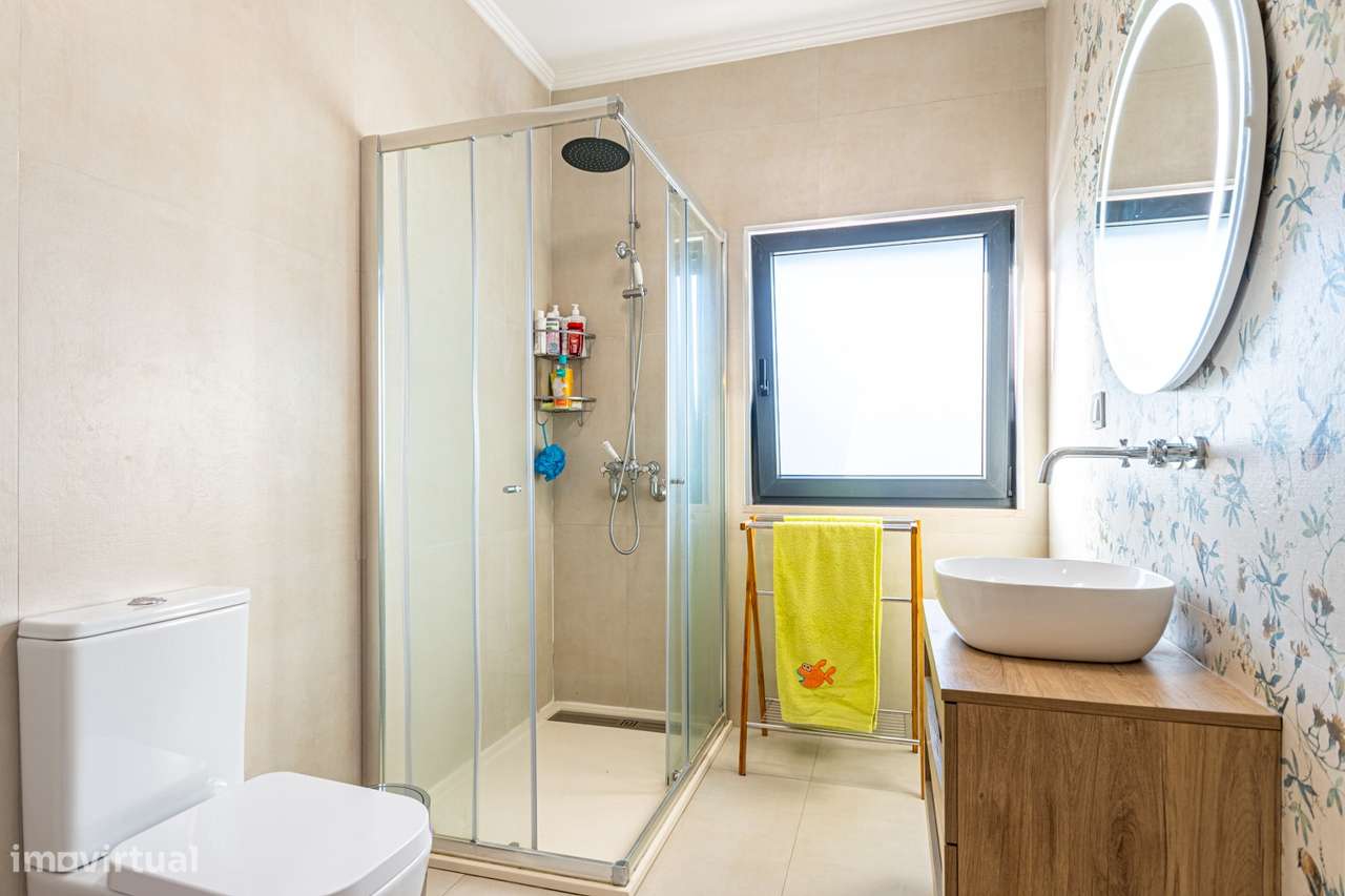 Excelente Moradia térrea Semi nova com piscina na Moita-31