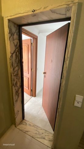 Apartamento T1 totalmente remodelado em Almada-23