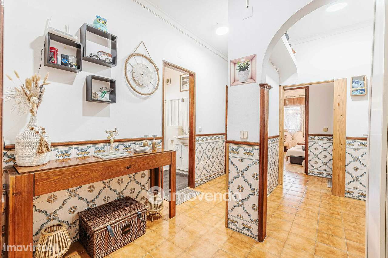 Apartamento T2 com arrecadação, em Agualva-0