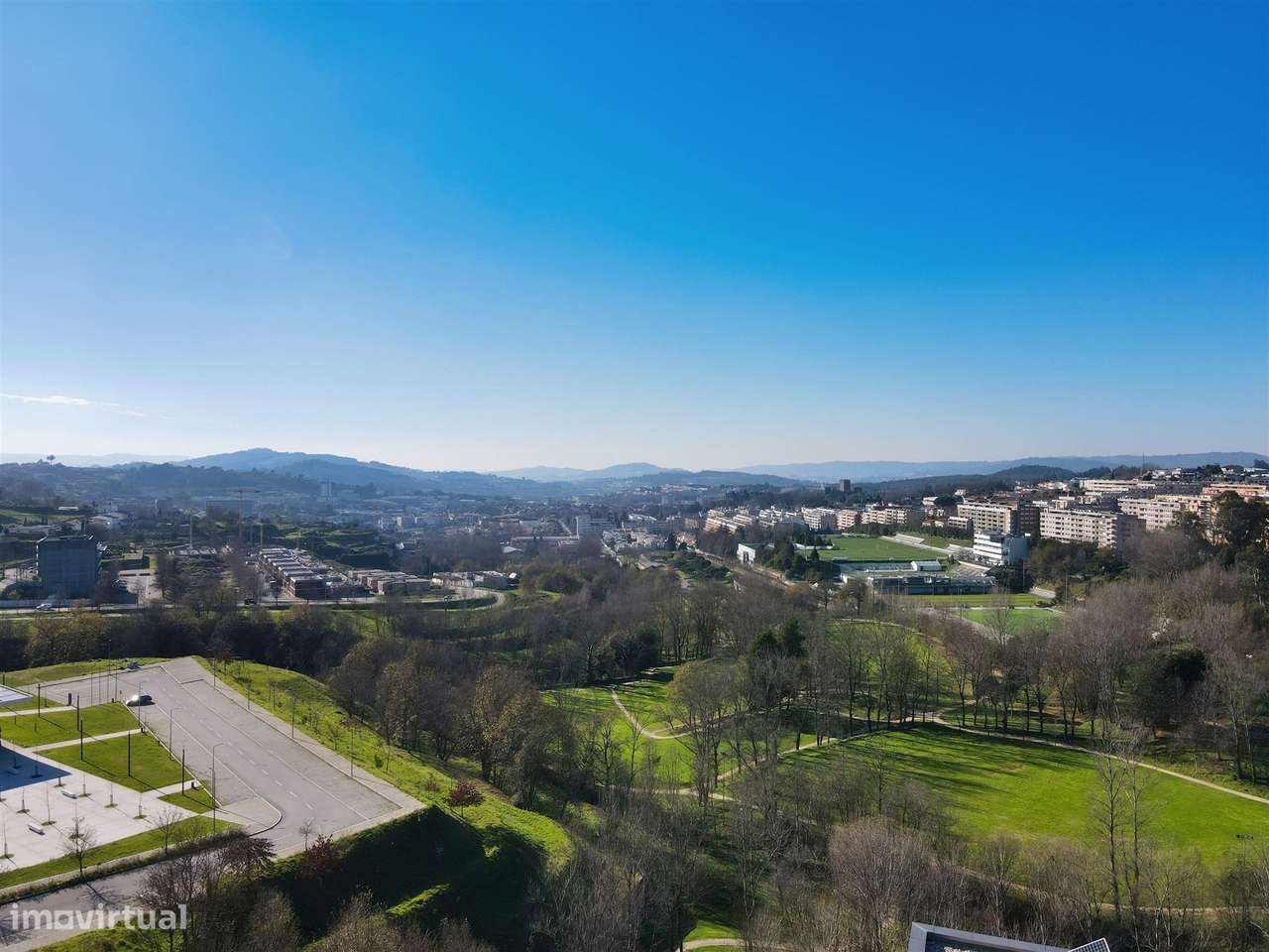 Terreno com 2468 m² - Grande imagem: 2/3