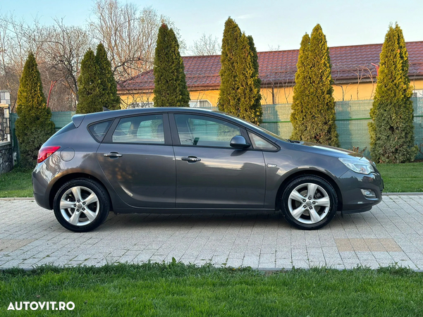 Opel Astra 1.7 CDTI ECOTEC Cosmo - 11