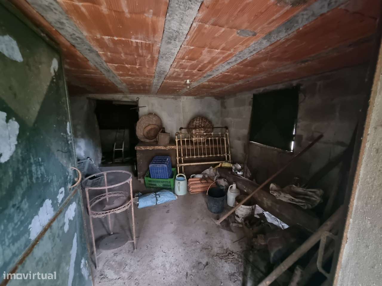 Moradia para restauro com elevado potencial de investimento-9