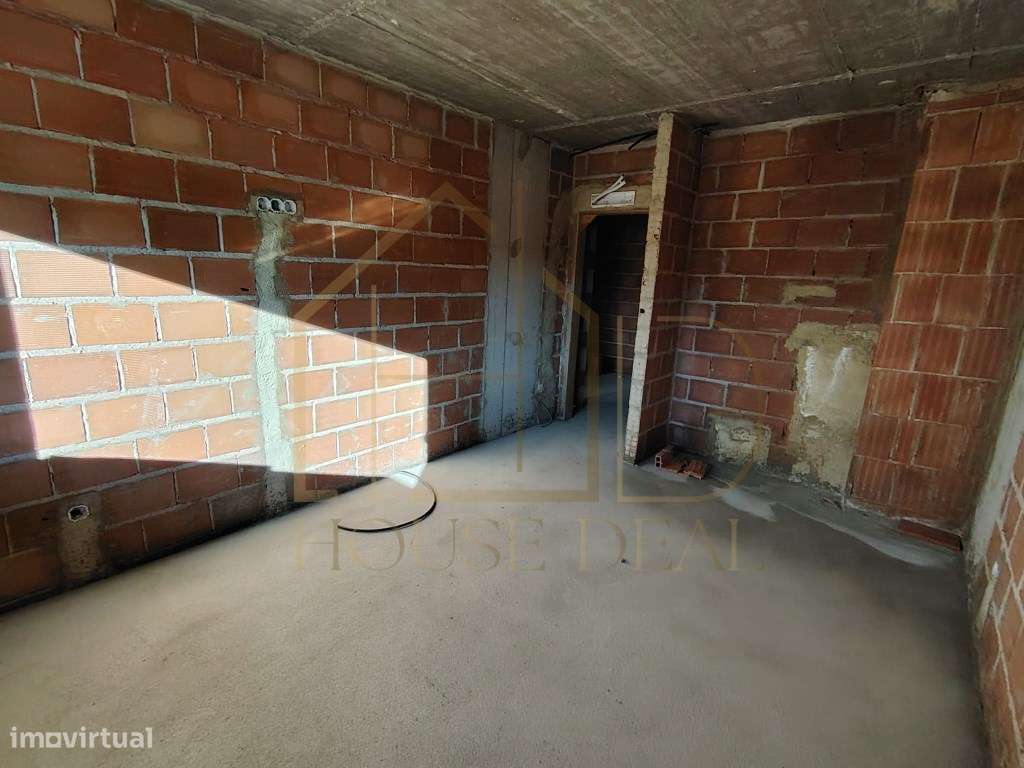 MAGNÍFICO Apartamento T3 com Parqueamento e Arrecadação. Montijo-8