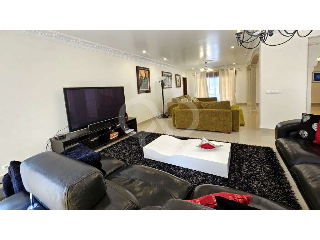 Quinta 2,4 hectares com moradia T5 em Aveiras de Cima Azambuja-7