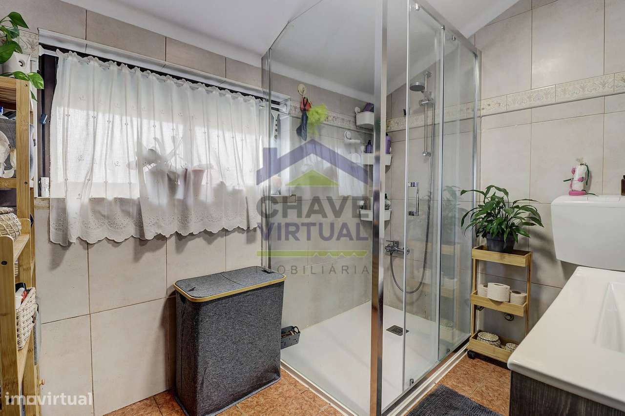 Apartamento T2 com Garagem - Centro Bombarral-15