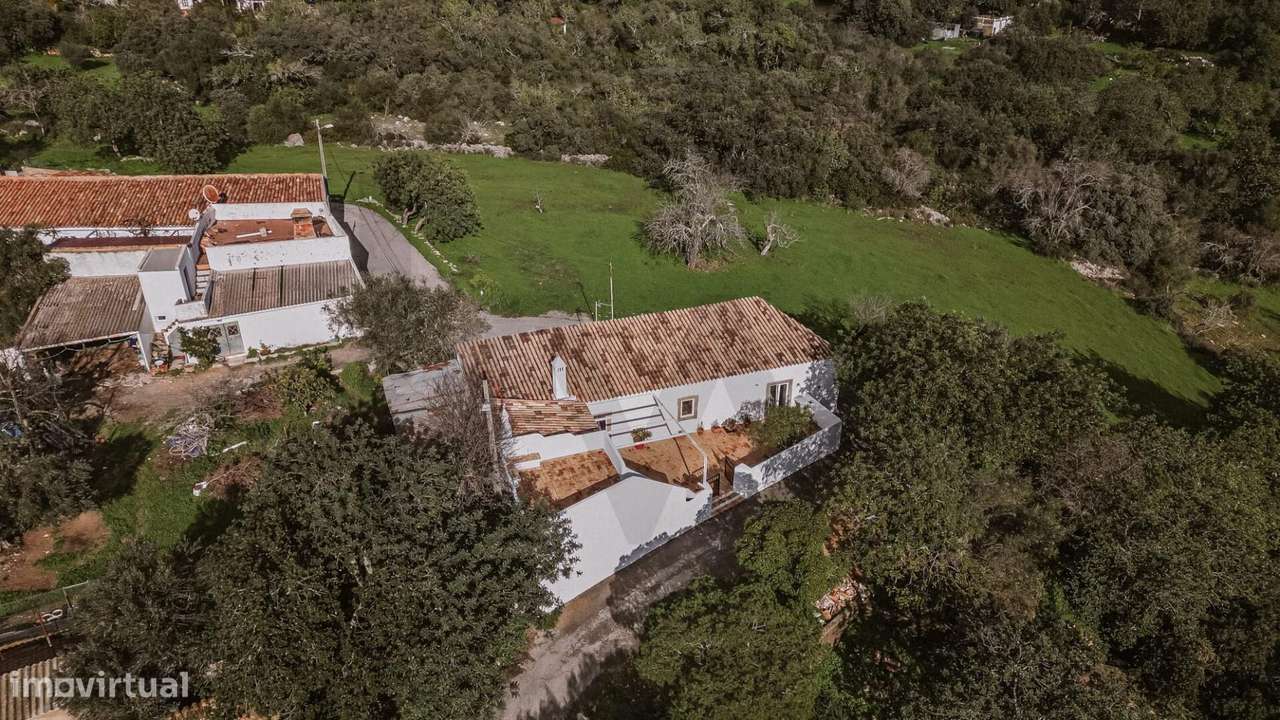 MORADIA  ESPAÇO EXTERIOR  E ZONA DE ESTACIONAMENTO PRIVATIVO-38