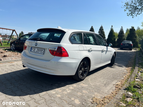 BMW Seria 3 318i - 5