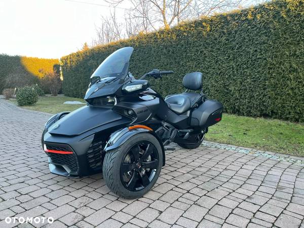 Can-Am Spyder - 2