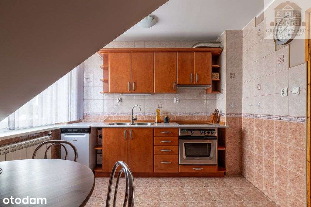 Dom z dwoma mieszkaniami i dużą działką-7