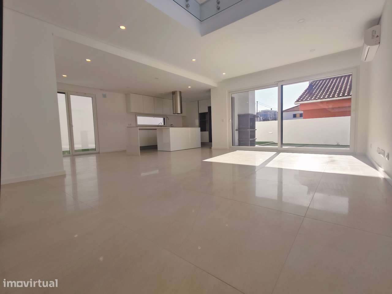 Oferta 1% do Valor de Aqusição - Moradia T4 + 1 com Piscina e Garagem-22