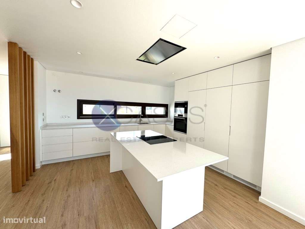 Moradia T3, nova a estrear, situada em Murches.-8