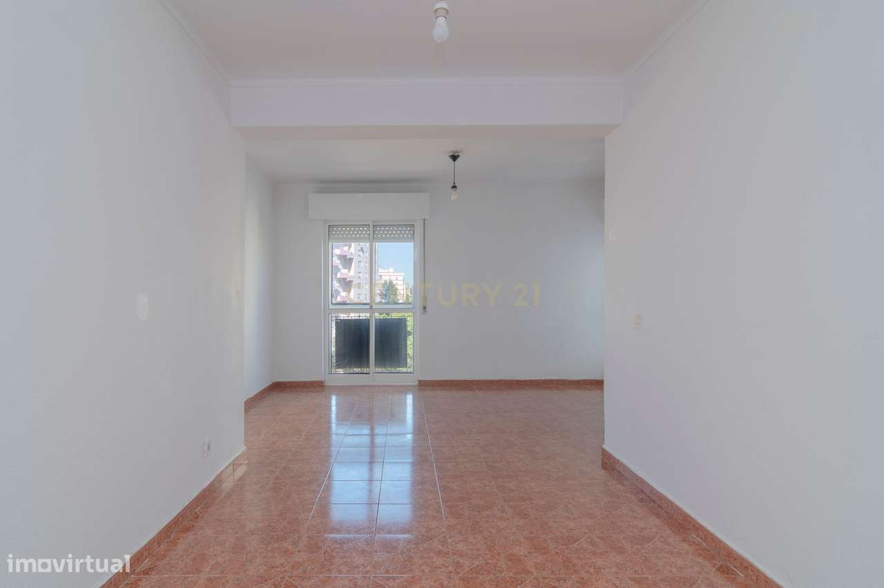 APARTAMENTO T3 EM ODIVELAS, MUITO PRÓXIMO DO METRO - Grande imagem: 2/25