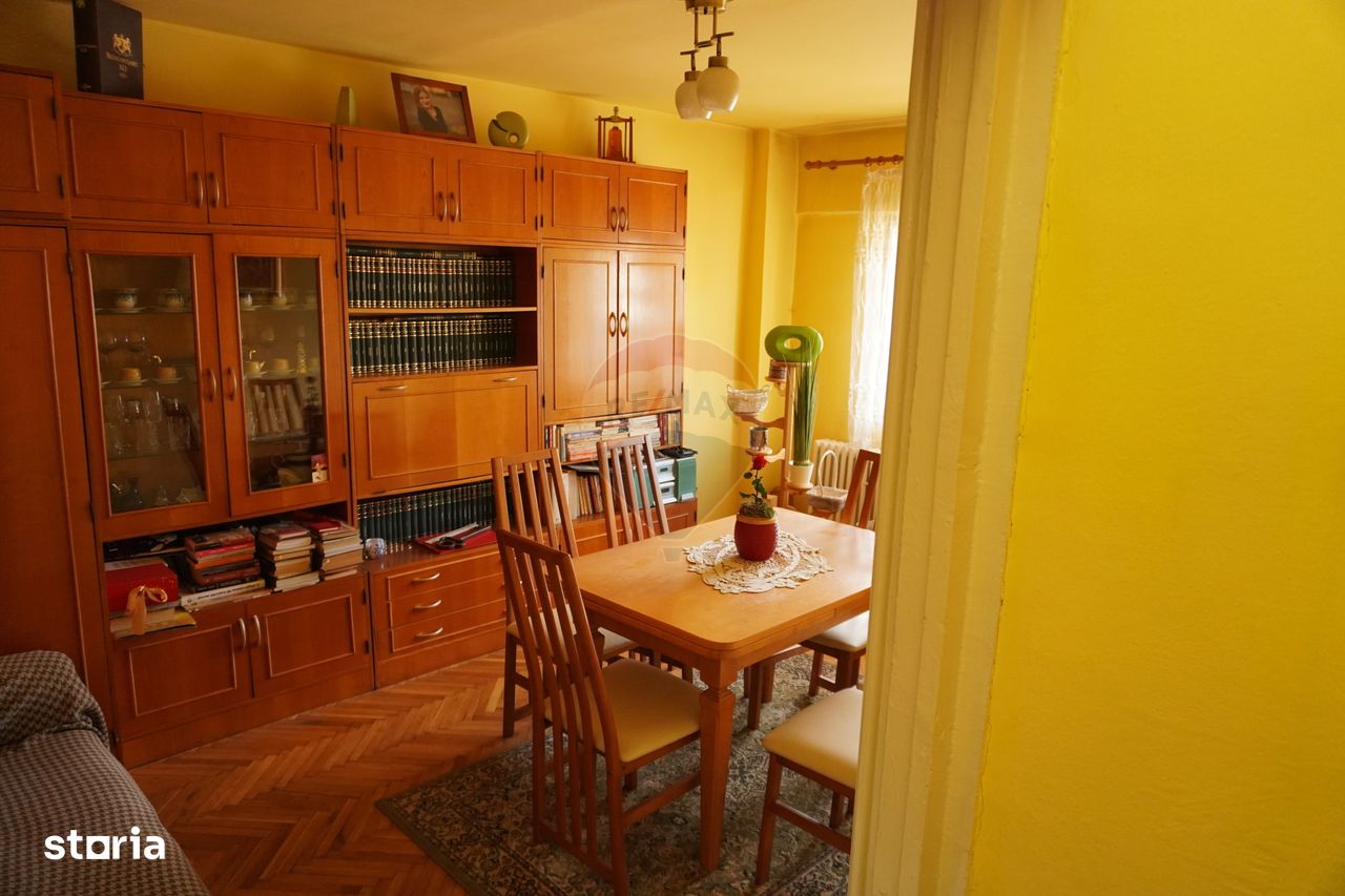 Apartament cu 3 camere de vânzare, str. Bogdan Vodă