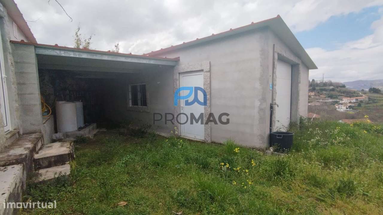 Terreno Urbanizável de 7959 m² com Armazém-47