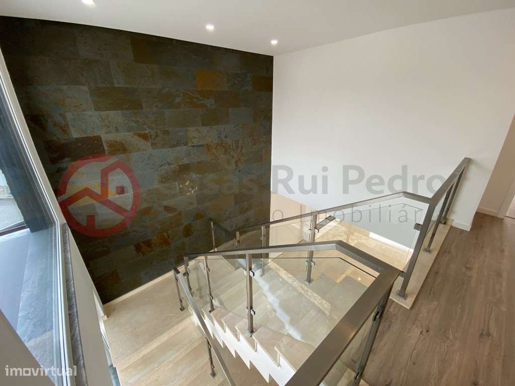 Moradia T4 isolada, de gaveto, com piscina, na Quinta de Valadares,... - Grande imagem: 5/35