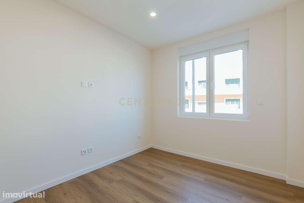 Apartamento T3 moderno e espaçoso no coração do Pinhal Novo-17