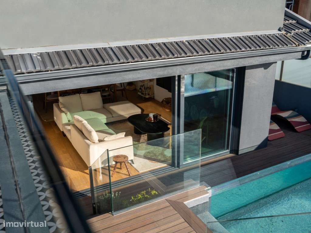 Moradia V3+1 totalmente renovada com vista mar-11