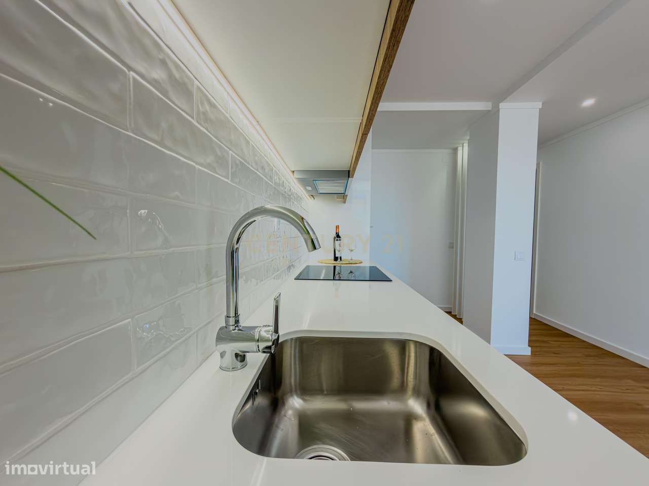 Apartamento 3 assoalhadas, remodelado com acabamentos de charme, situa-4