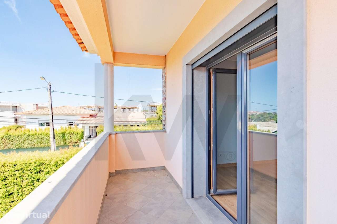 Moradia de sonho T4 com jardim, piscina e privacidade no coração de Ca-22