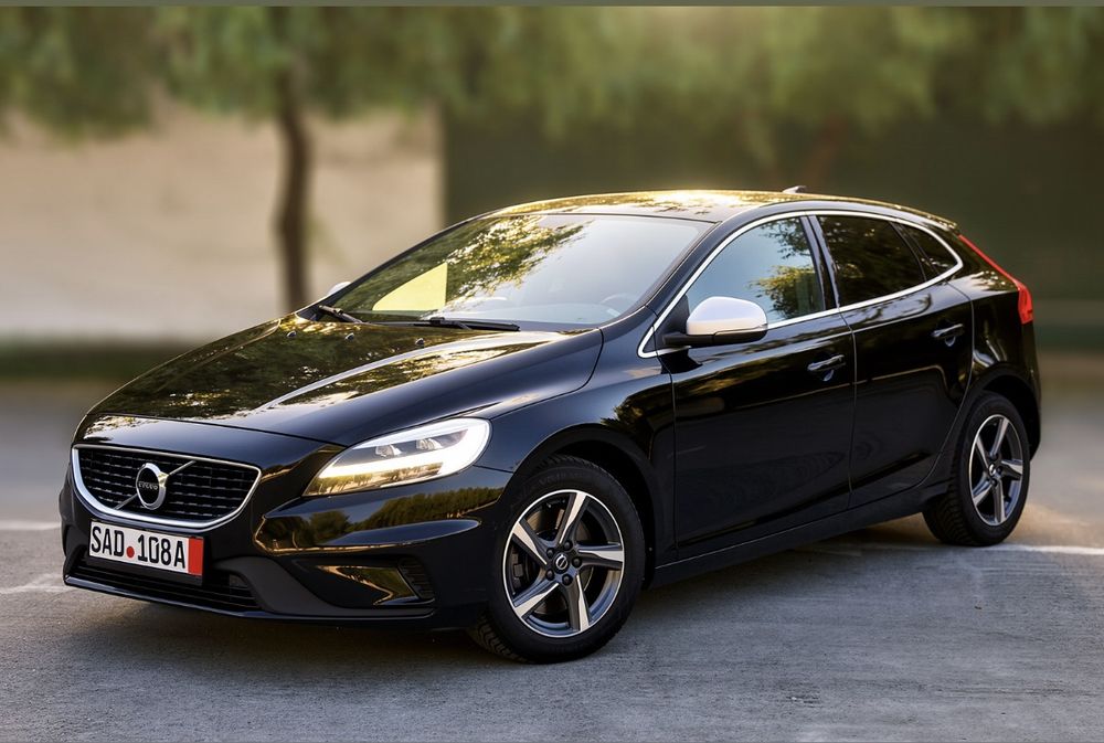 Volvo V40 II [2012 - Prezent] D3 Aut. R-Design 2018