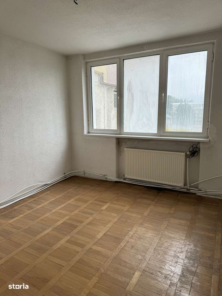 Vand apartament cu 4 camere decomandat-8