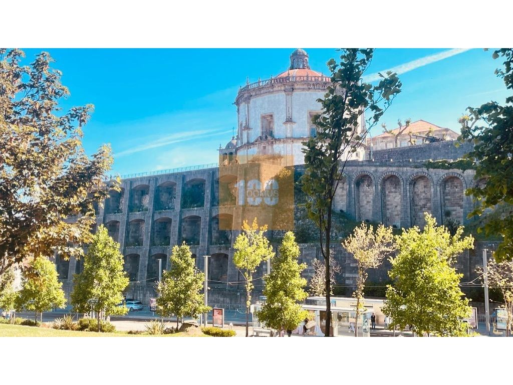 Loja à Camara de Gaia