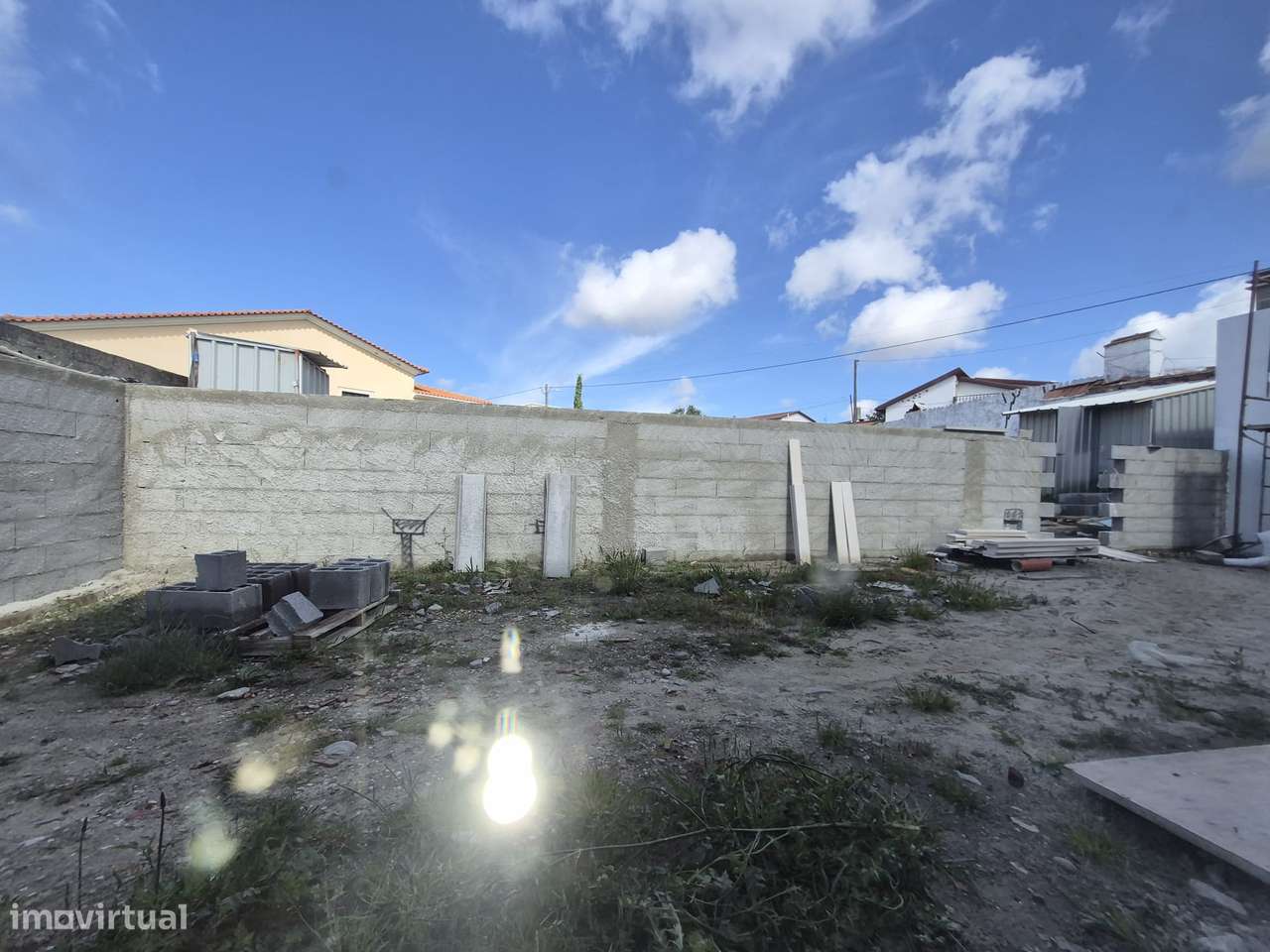Moradia T3, térrea, geminada com garagem e jardim. Fração "A"-16