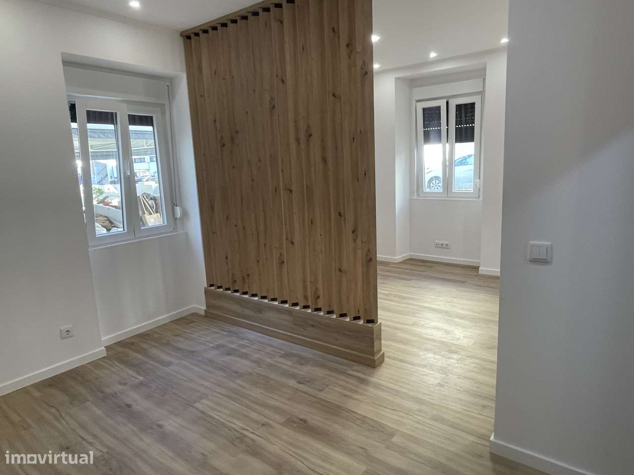 T0 Totalmente remodelado com logradouro - Cacém - Grande imagem: 3/9