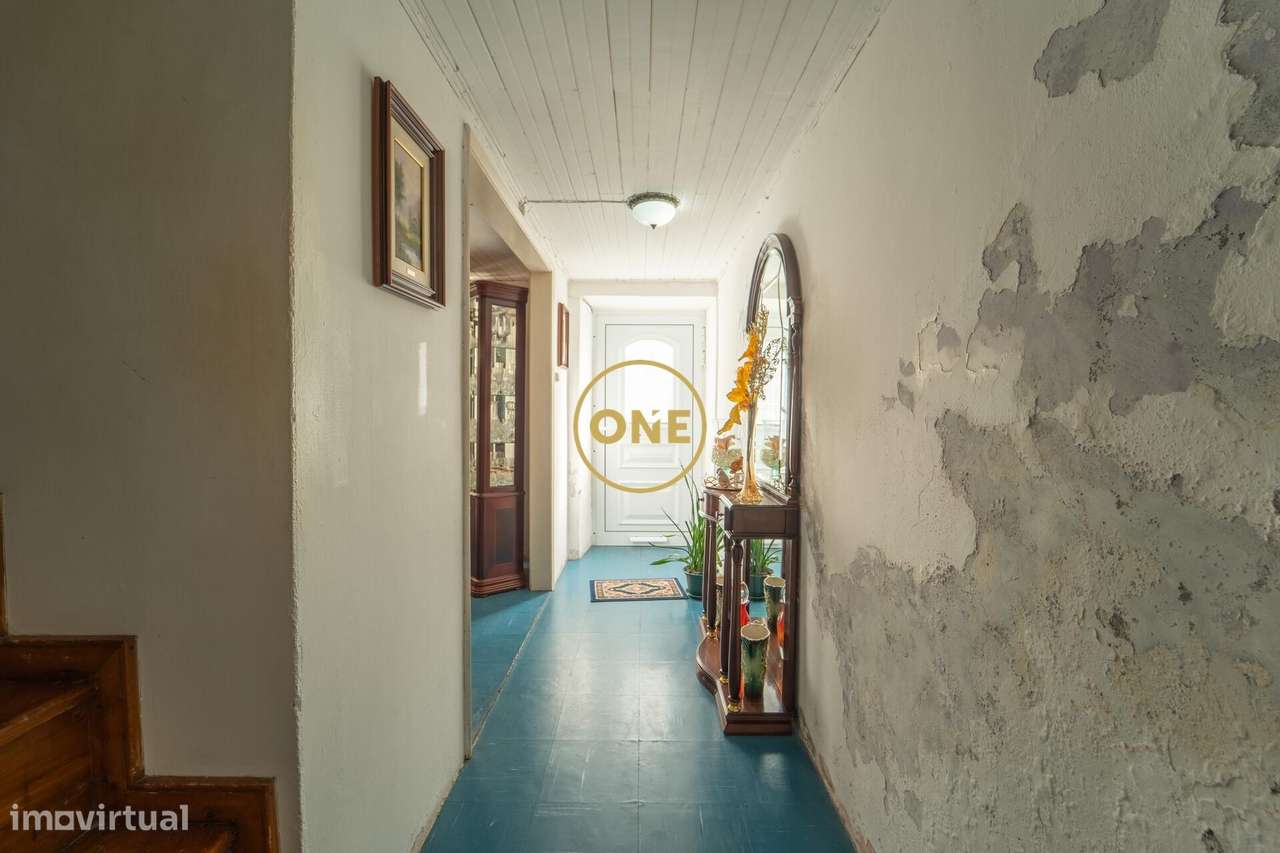 Moradia Geminada V2 com Quintal e Anexo – Oportunidade a não perder - Grande imagem: 4/25