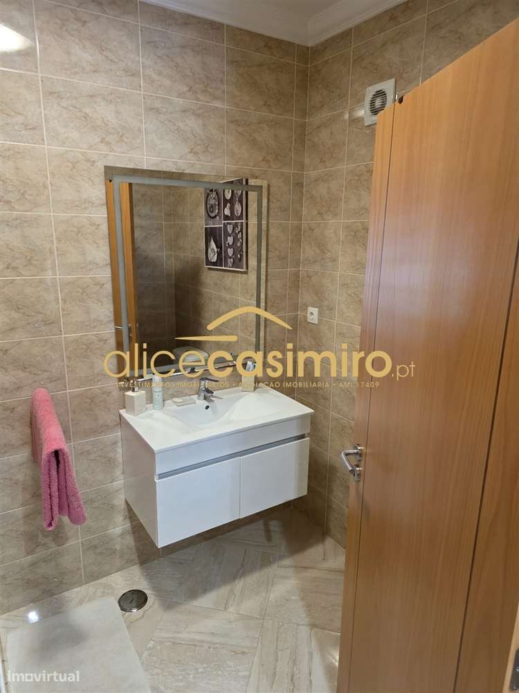 Moradia T4 - boas áreas- excelente estado!-40