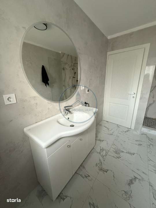 CASA ELEGANTA CU TEREN 1500MP,ZONA PETROM - Imagine principală: 4/19