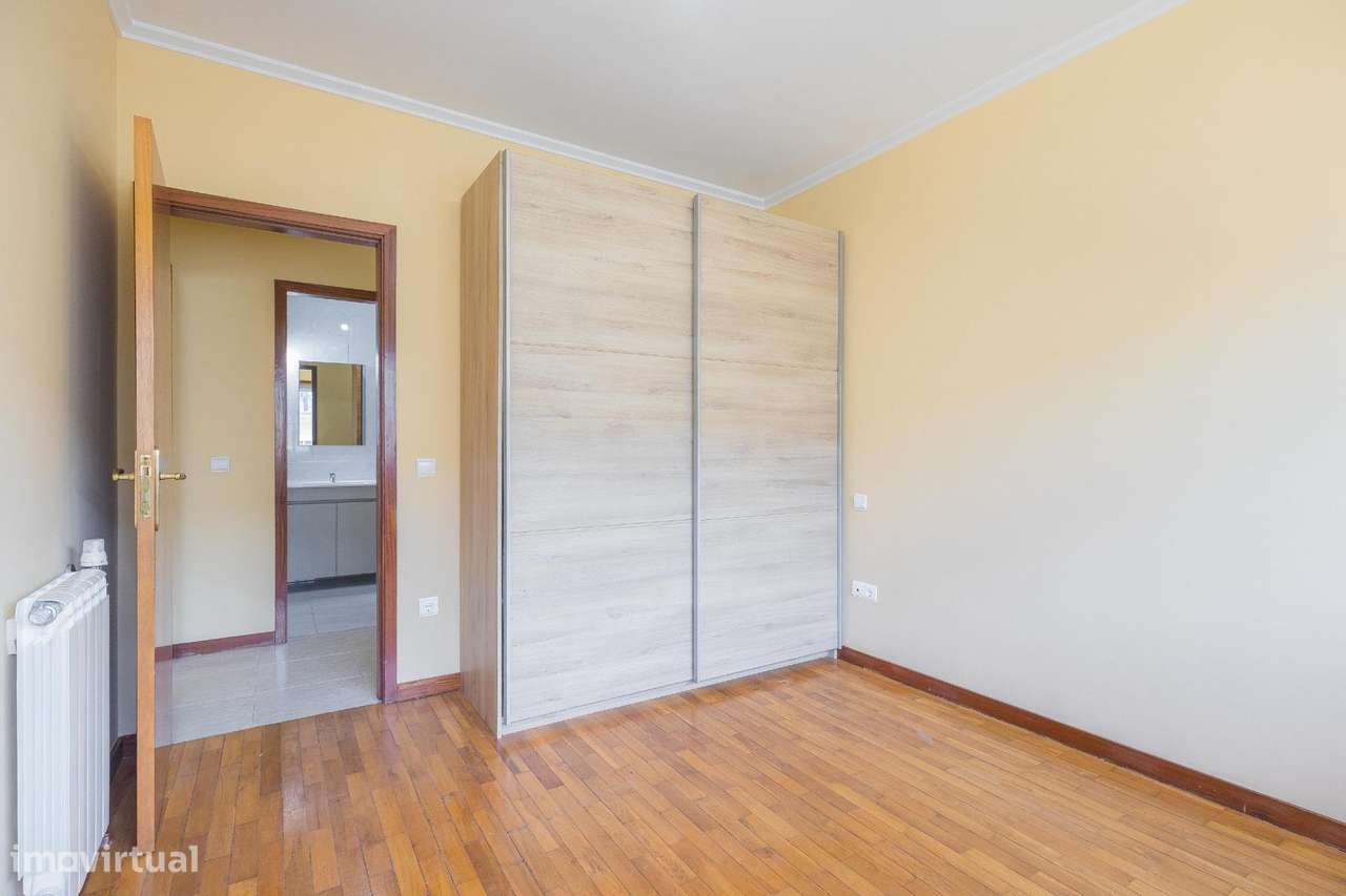 Apartamento T3 com Duas Garagens Fechadas em Águas Santas, Maia-23