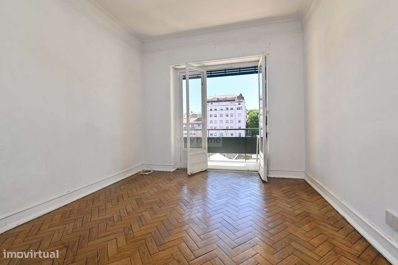 Apartamento T2 | Para remodelação | Alvalade-10