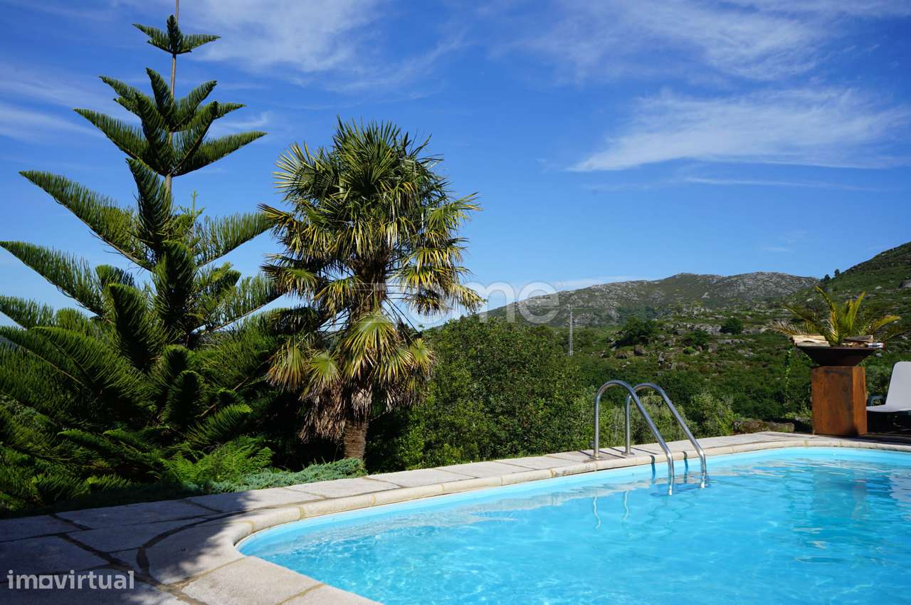 Duas Moradias C Piscina E Vista Deslumbrante S Joao Darga Cami