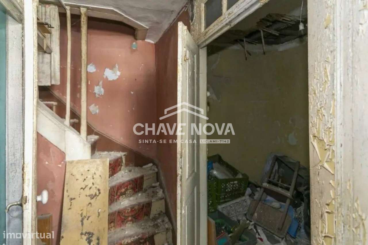 Moradia Geminada T1 p/ Reconstruir próximo ao Corte Inglês, em Gaia - Grande imagem: 4/7