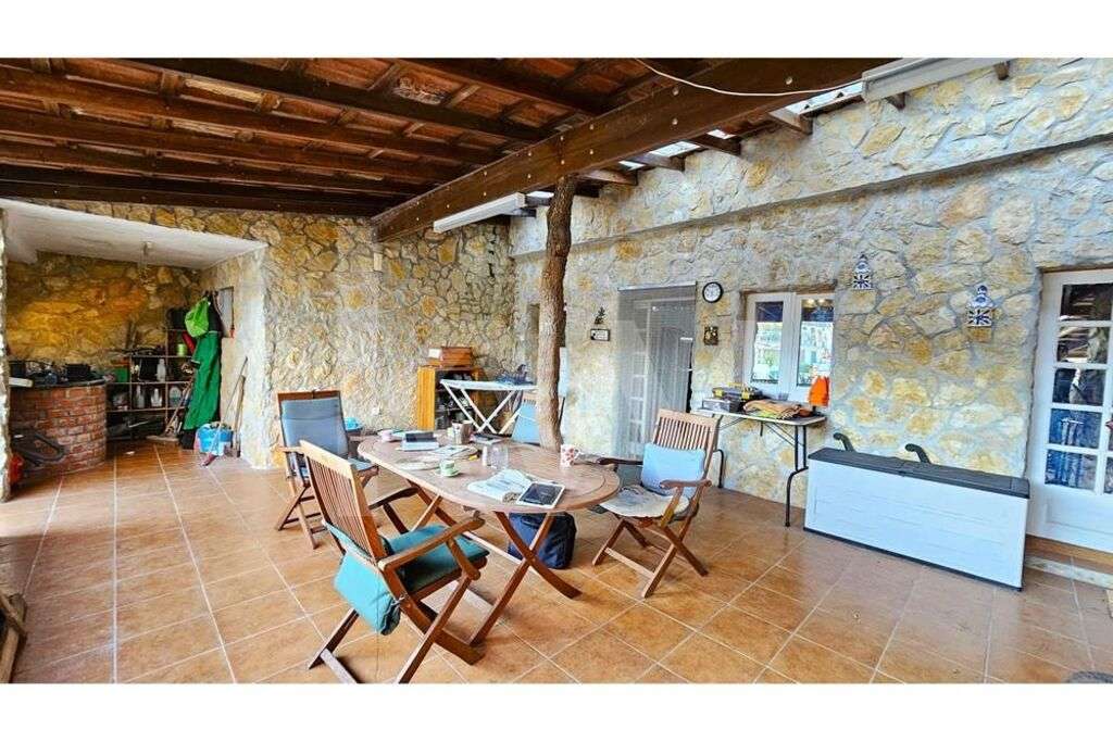 Moradia localizada em Soure T3 revestida a Pedra e Madeira | Investime - Grande imagem: 4/34