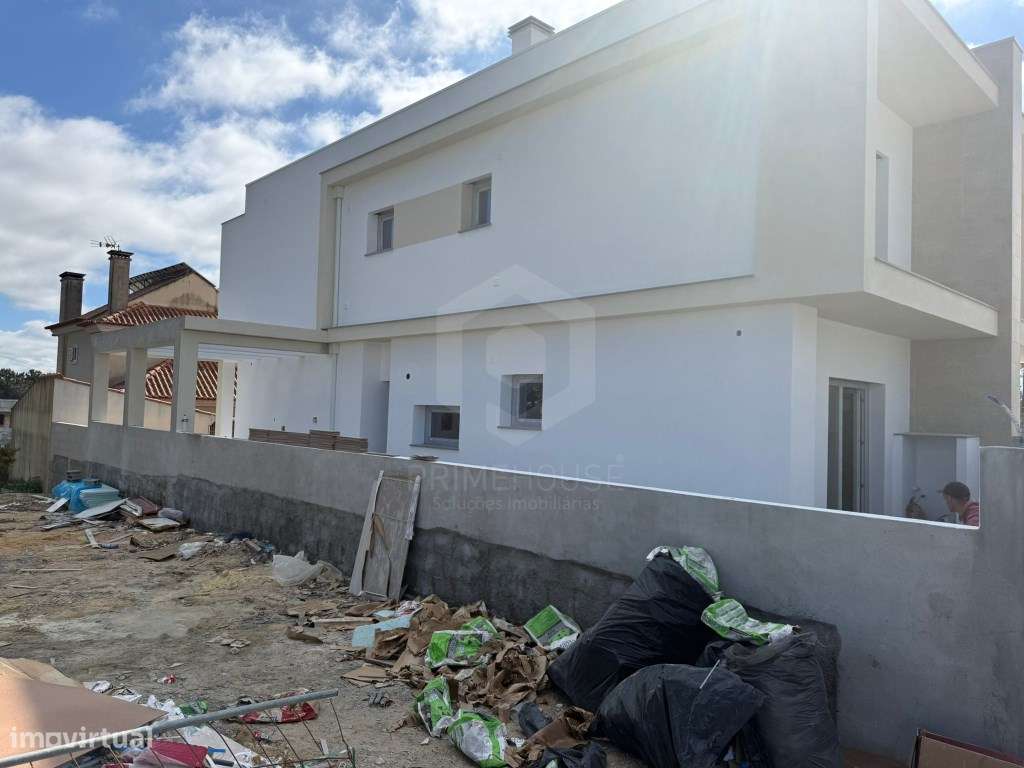 Moradia geminada T3 com 2 suites quarto r/c - Grande imagem: 3/15