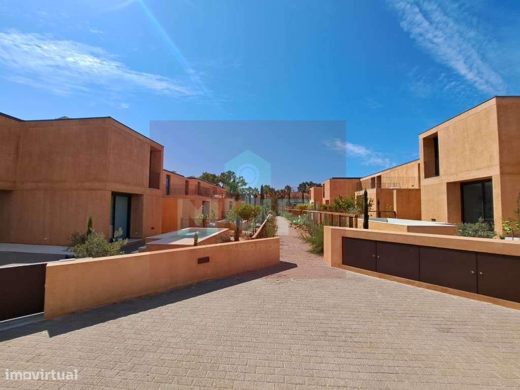 Moradia V3 com piscina e garagem em Vilamoura-25