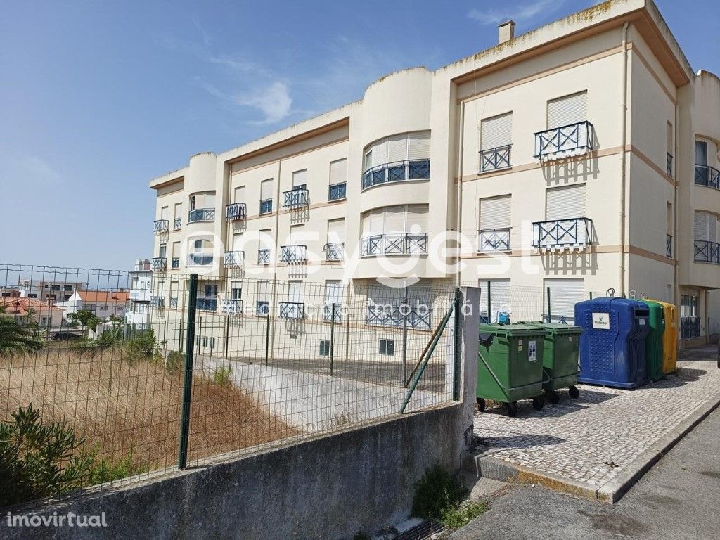 Apartamento T3 Duplex localizado a cerca de 400 m da Praia