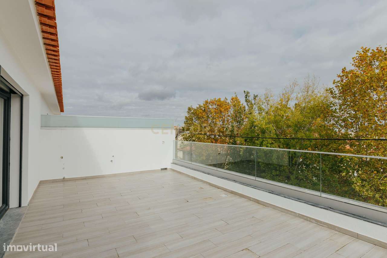 Apartamento T2 Novo com Vista Panorâmica em Loures-37