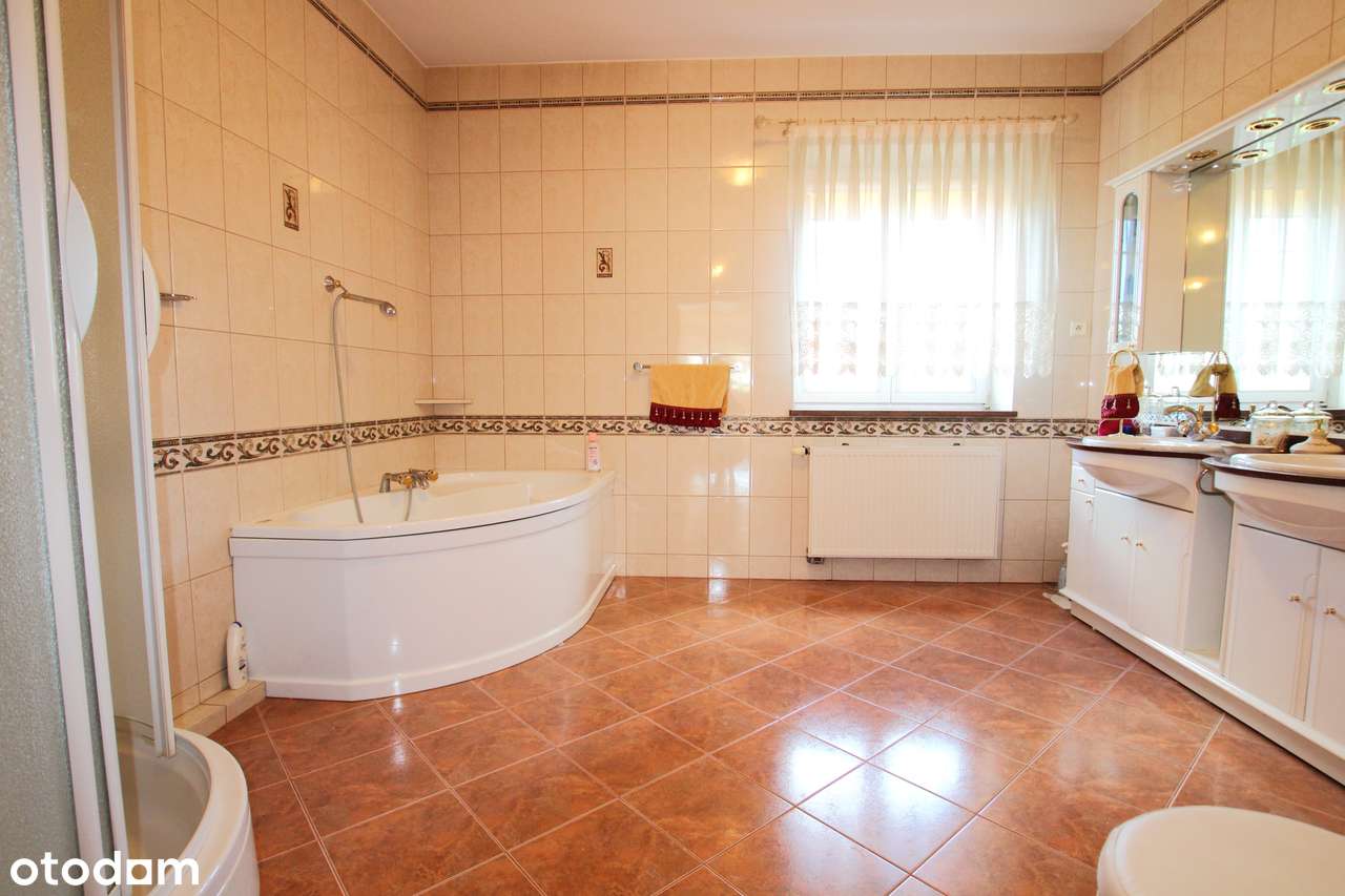 Nieruchomość komercyjna ** doskonałe położenie tuż przy ul. płk. Dąbka-19