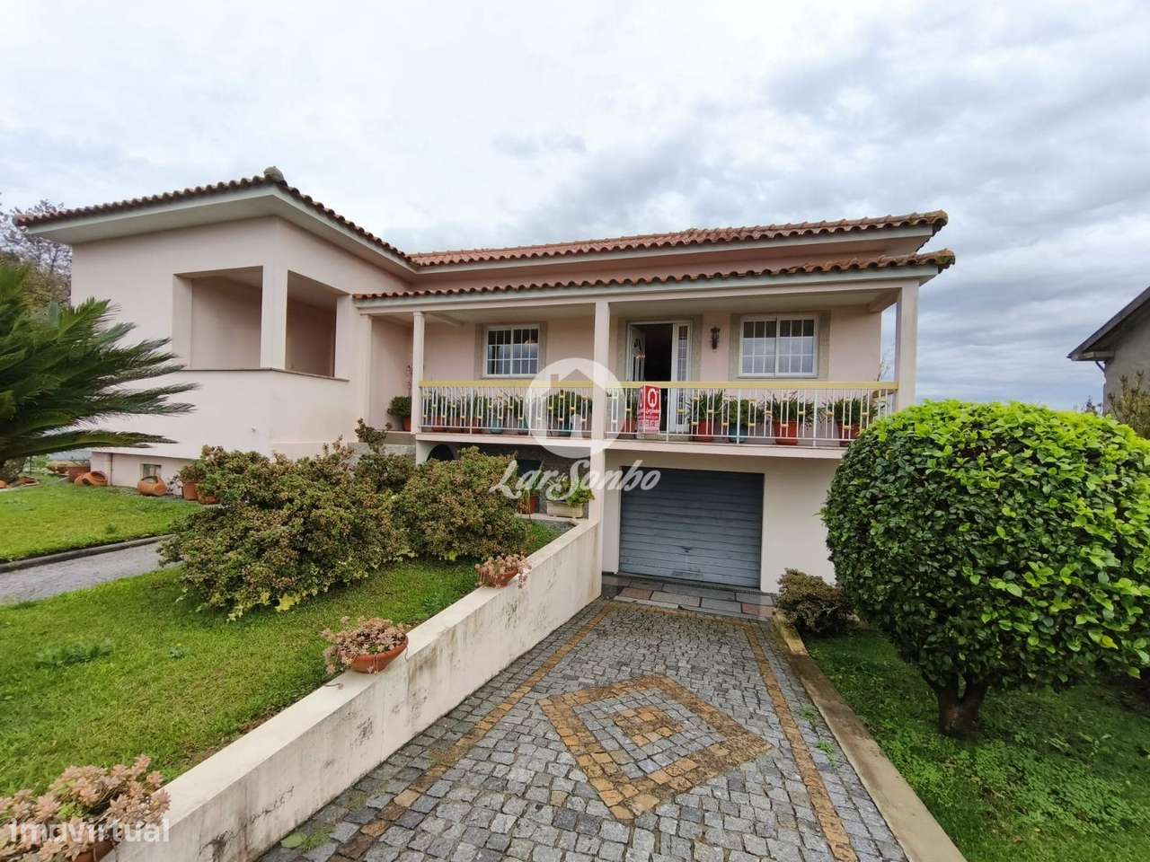 Moradia T3 com jardim em Barcelos-0