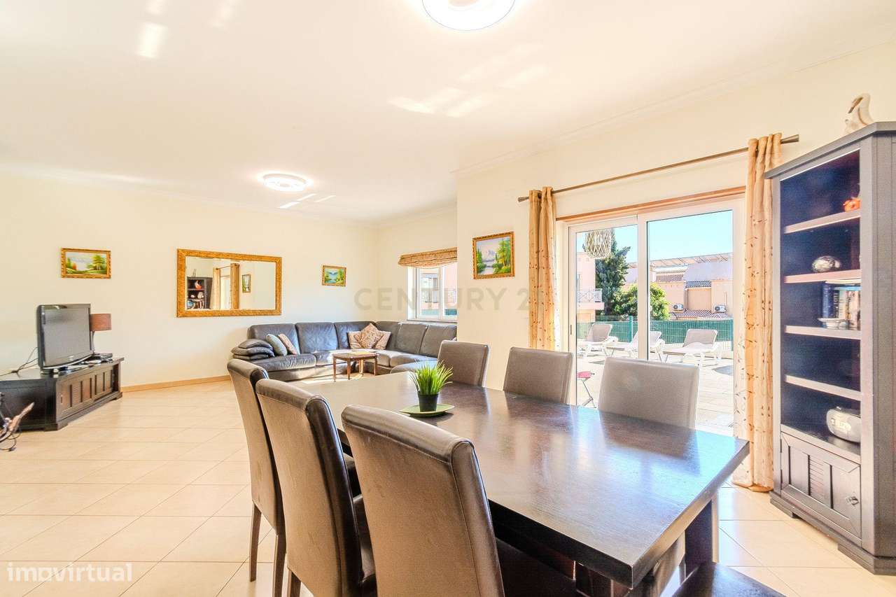 Arrendamento: Moradia T3 com garagem e piscina na Quinta da Balaia - Grande imagem: 4/48