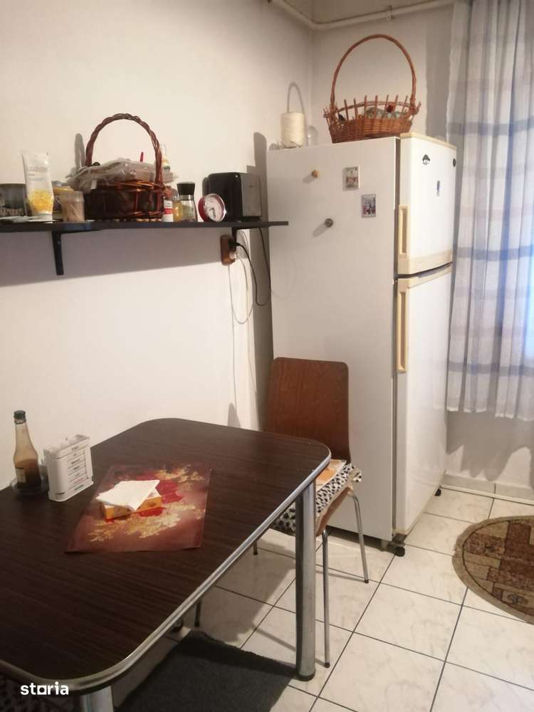 Decomandat, parter, Rovine-str Dezrobirii-5