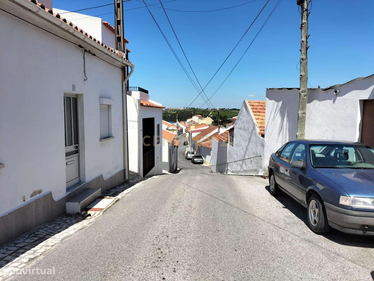 Moradia T2 a estrear, com logradouro, em Vale do Paraíso-18