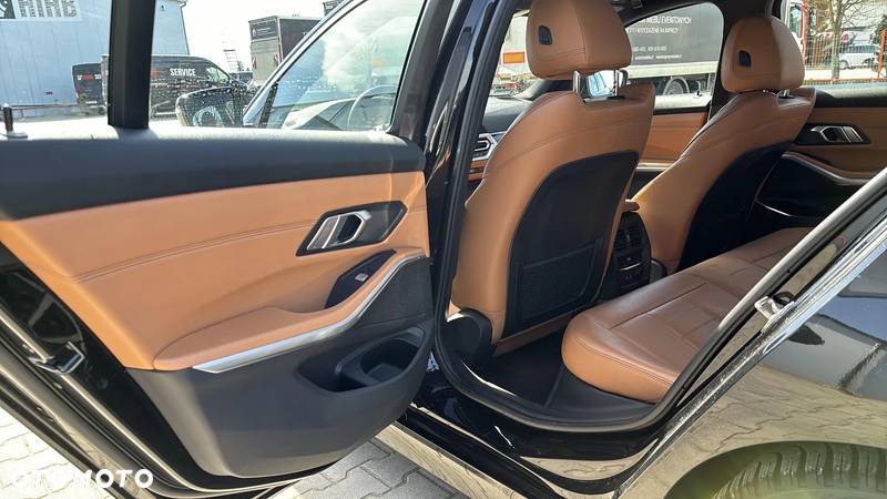 BMW Seria 3 330i Luxury Line - 14